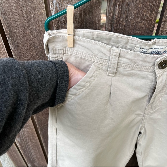 Levi’s Boy Fit Cream Bermuda Shorts NWT Sz 8 Misses - Picture 5 of 13